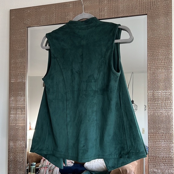 Vest - Picture 2 of 3